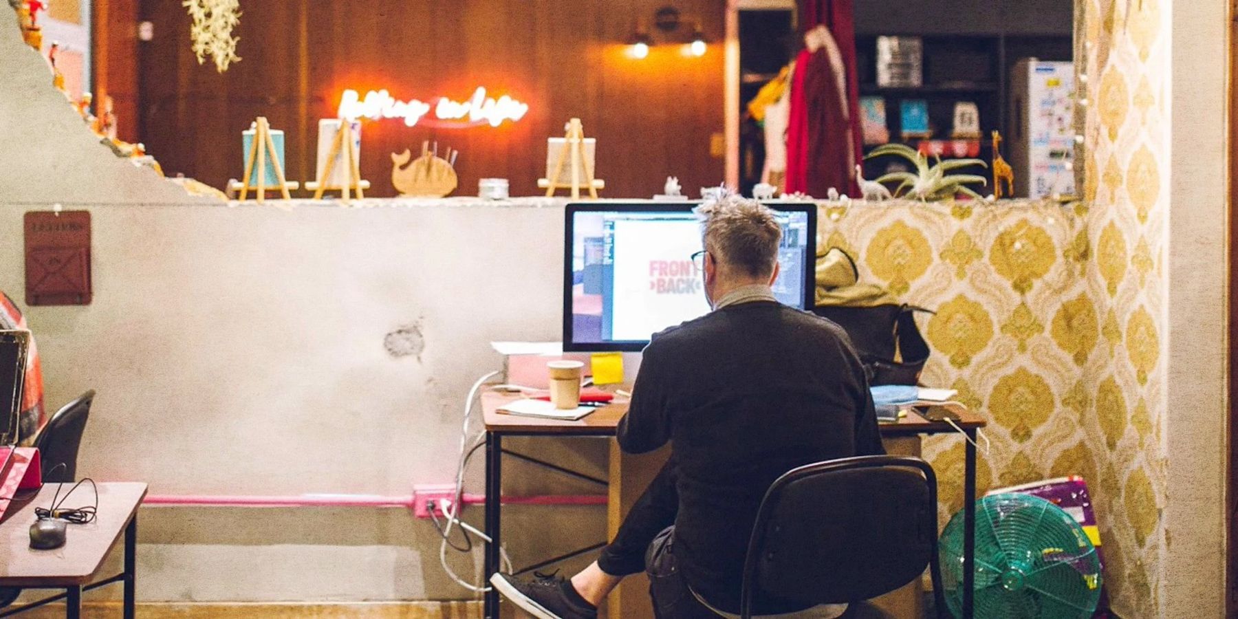 Steve Leggat, creator of TallyHo time tracking, working from a cafe in Taiwan during his digital nomad years